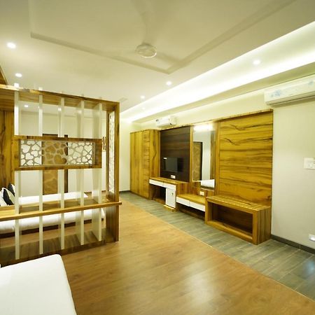 Hotel The Royal Inn Baramati Экстерьер фото