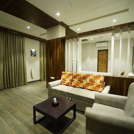 Hotel The Royal Inn Baramati Экстерьер фото