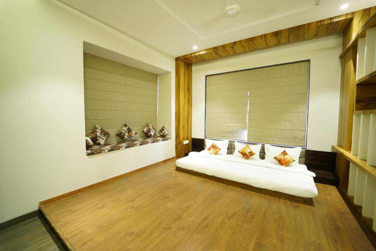 Hotel The Royal Inn Baramati Экстерьер фото