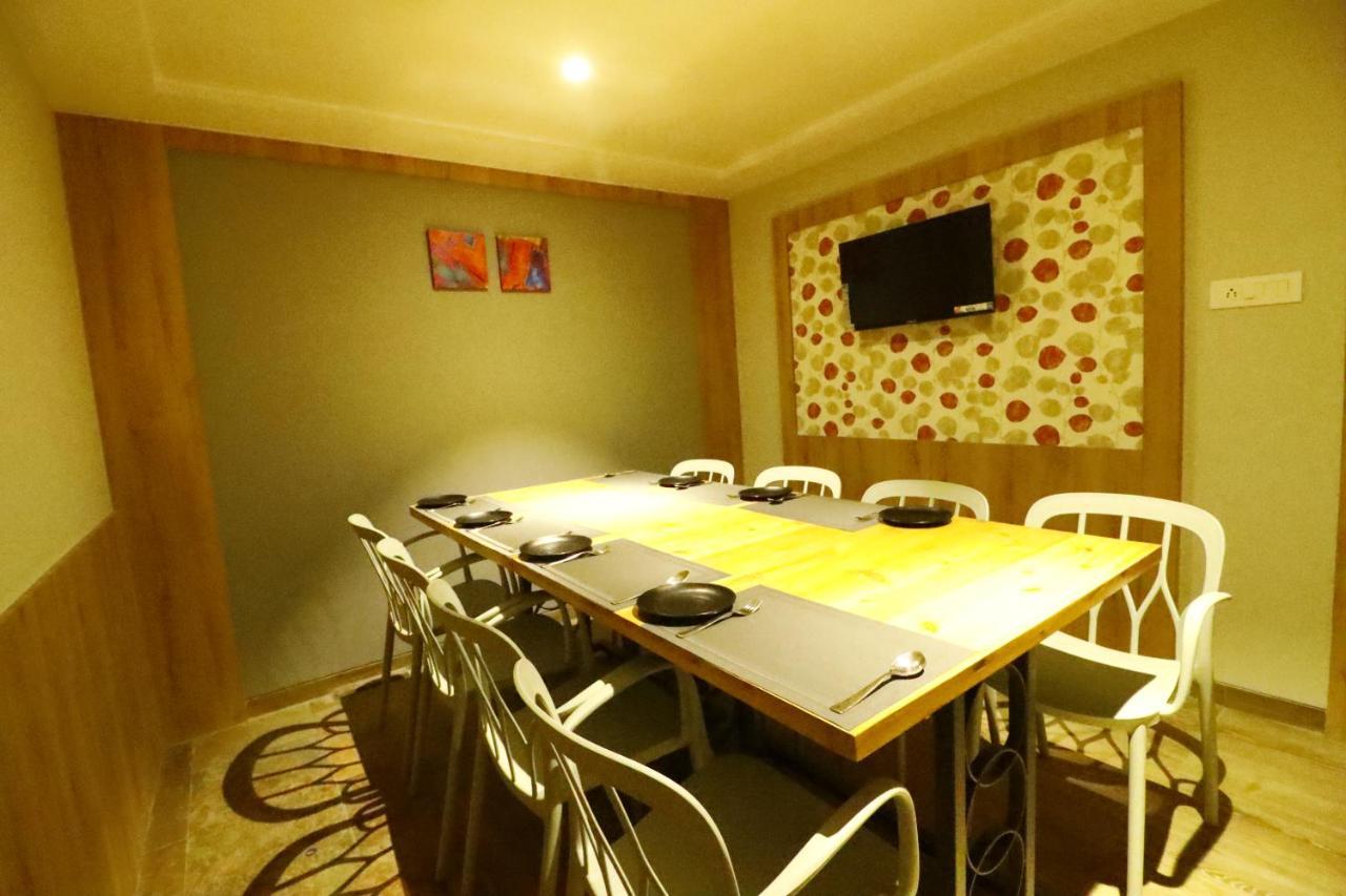 Hotel The Royal Inn Baramati Экстерьер фото