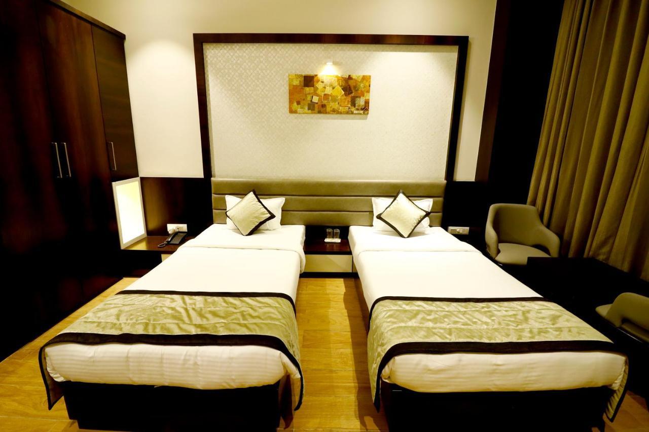Hotel The Royal Inn Baramati Экстерьер фото