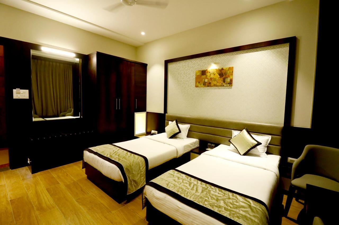 Hotel The Royal Inn Baramati Экстерьер фото